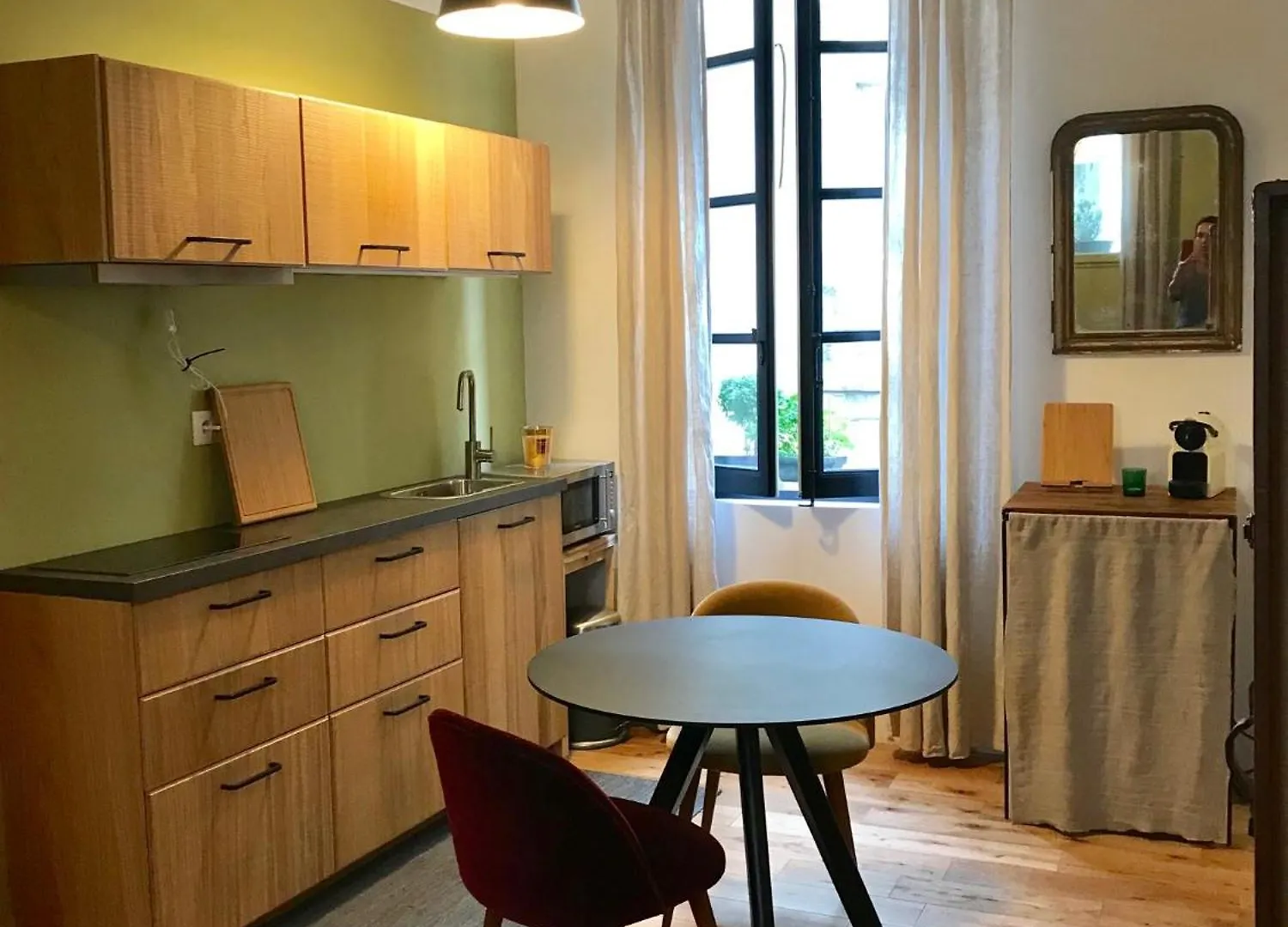 Studio De Charme A La Roquette Arles Lägenhet