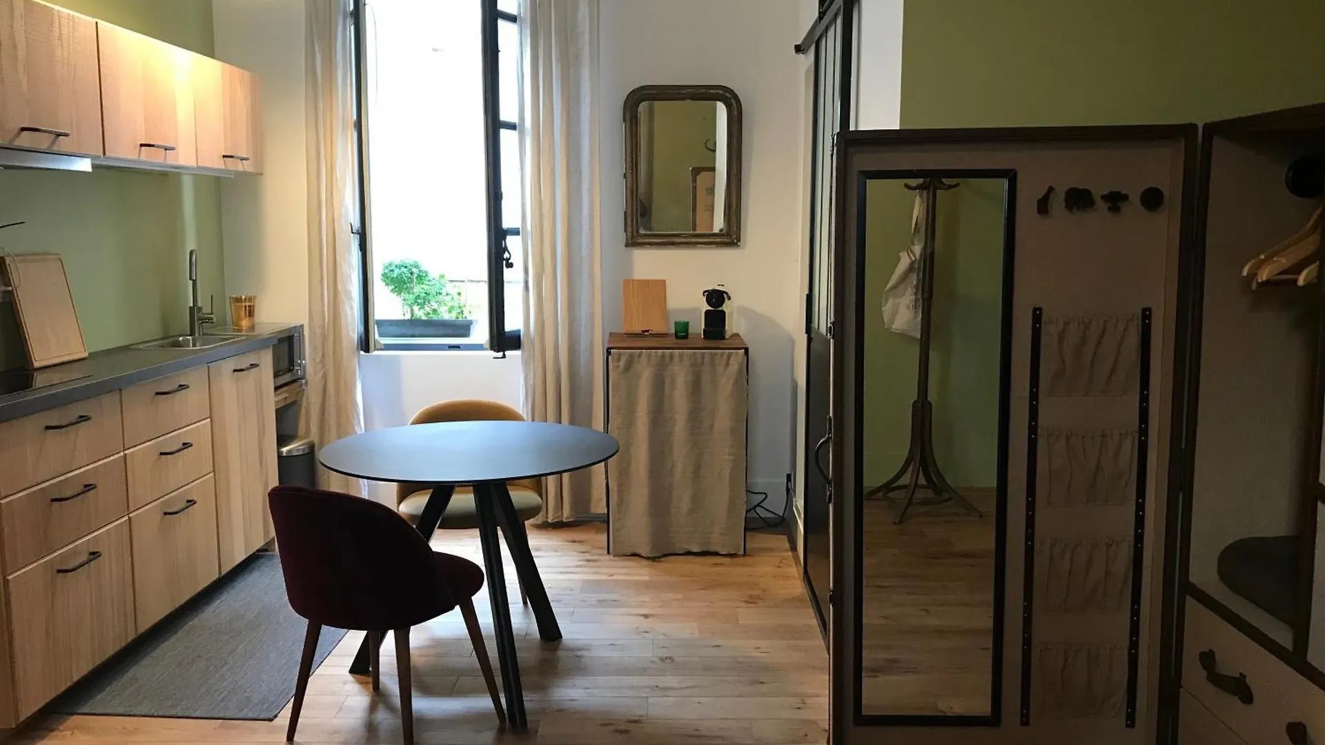 Studio De Charme A La Roquette Arles 0*,