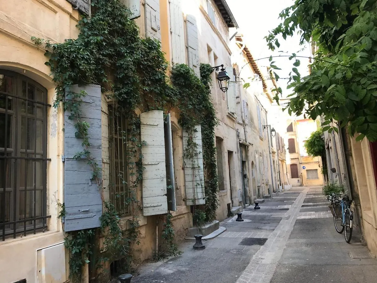 Studio De Charme A La Roquette Arles Lägenhet